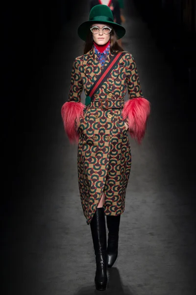 Look 50